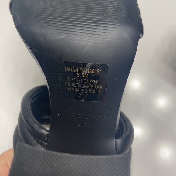 Steve Madden Tahani sandals. Color black. Size  6.5 - Picture 5 of 5